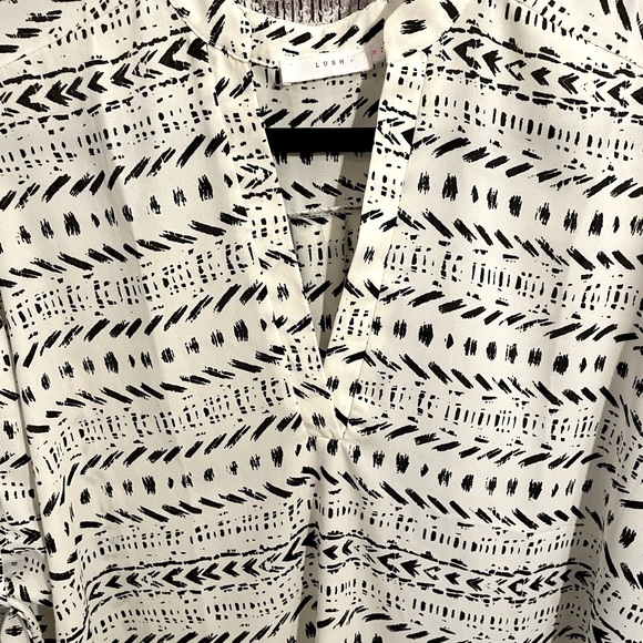 Lush Perfect Roll Tab Sleeve Tunic Cream + Black M - Picture 3 of 10